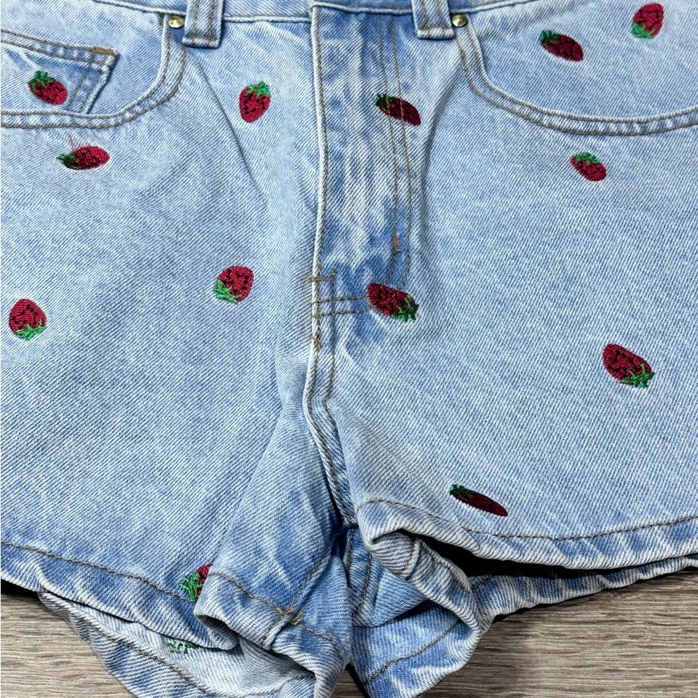 Cotton On High Rise Mom Shorts Strawberry Embroidery - Picture 8 of 14